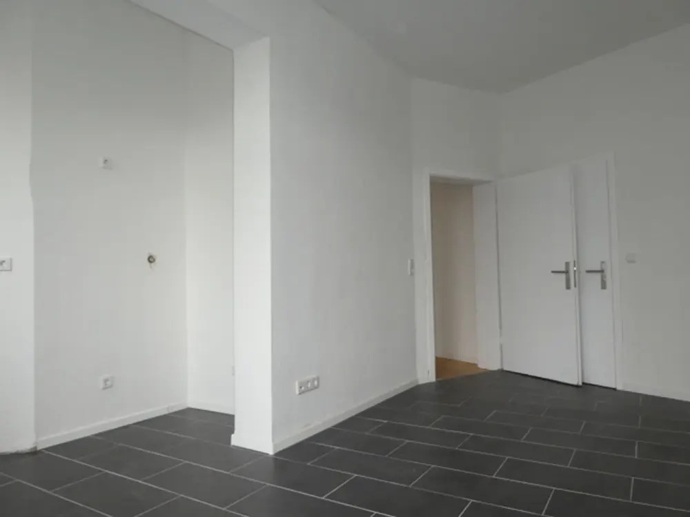+++ sanierte Erdgeschosswohnung +++ perfekt als 4er-WG geeignet +++ ruhige Seitenstraße +++