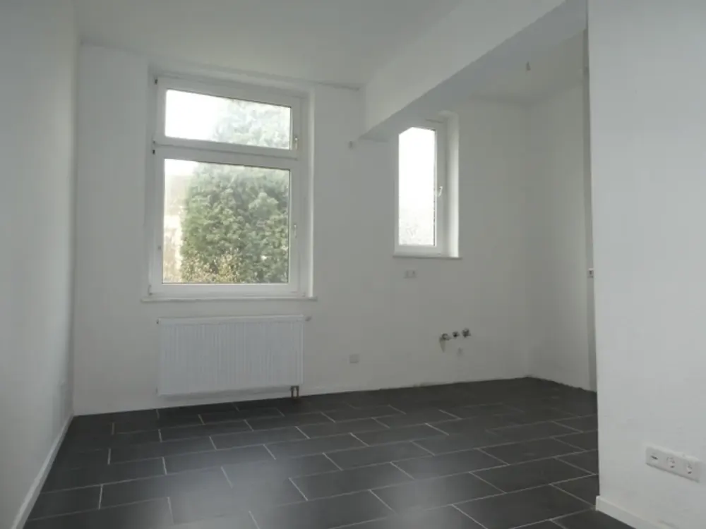 +++ sanierte Erdgeschosswohnung +++ perfekt als 4er-WG geeignet +++ ruhige Seitenstraße +++