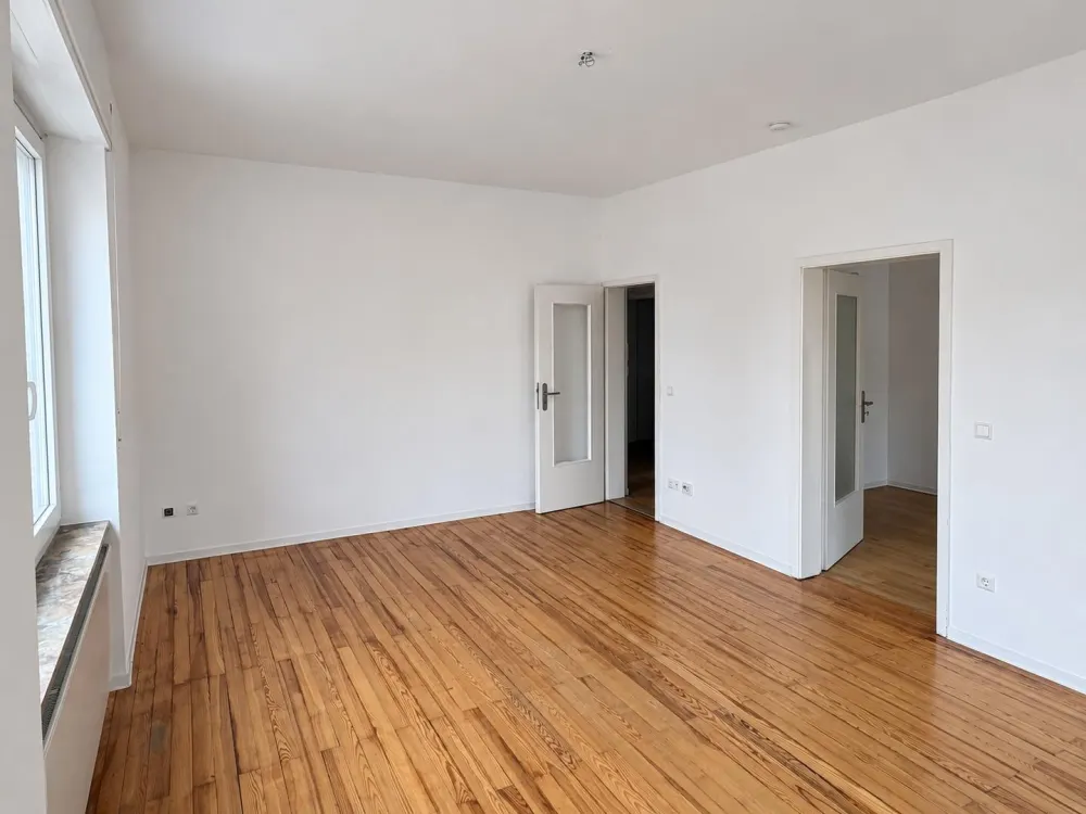 Lichtdurchflutete, sanierte 3-Zimmer-Wohnung mit EBK, Garten & Stellplatzoption zentral in Ettlingen