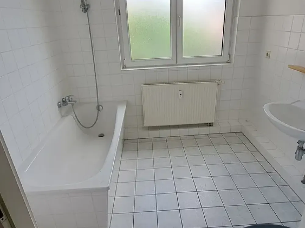 !!!WBS mit besonderem Wohnbedarf NOTWENDIG!!! Große 2-Zimmer-Wohnung mit Balkon in Lichtenberg!
