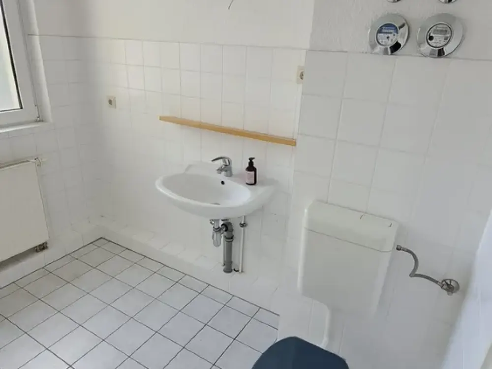 !!!WBS mit besonderem Wohnbedarf NOTWENDIG!!! Große 2-Zimmer-Wohnung mit Balkon in Lichtenberg!