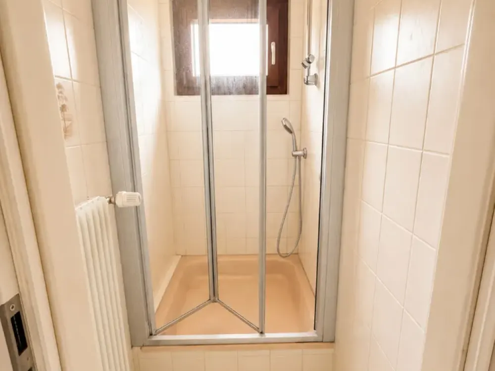 *Großzügige Wohnung mit Balkon*