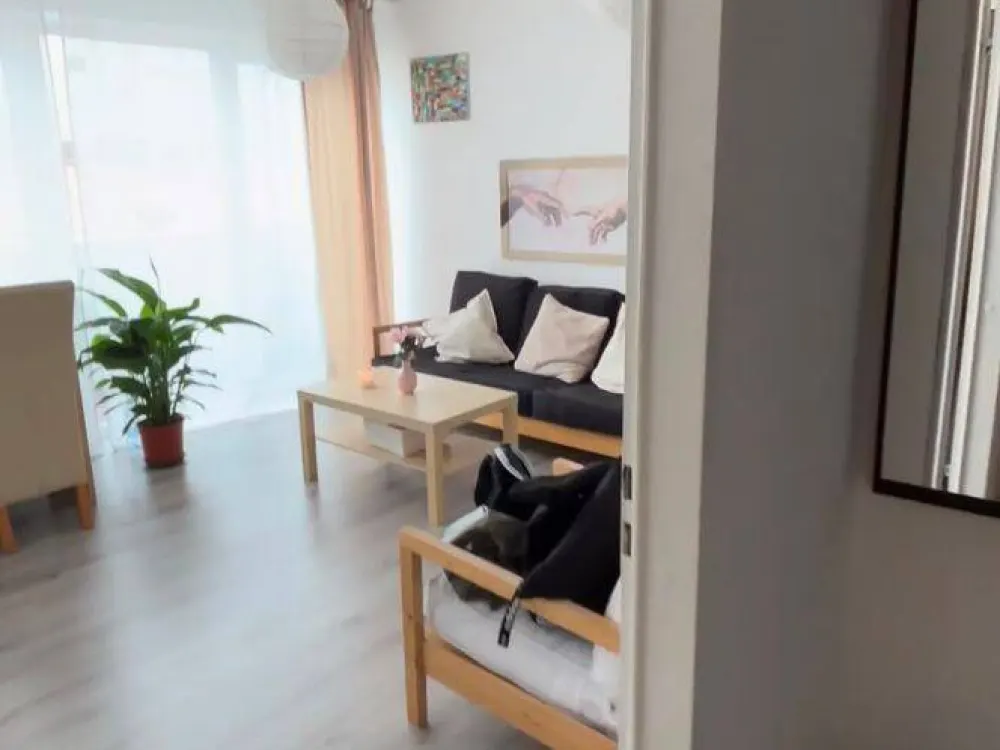 1 Room Apartment Directly at Friedrich Ebert Platz with Balcony