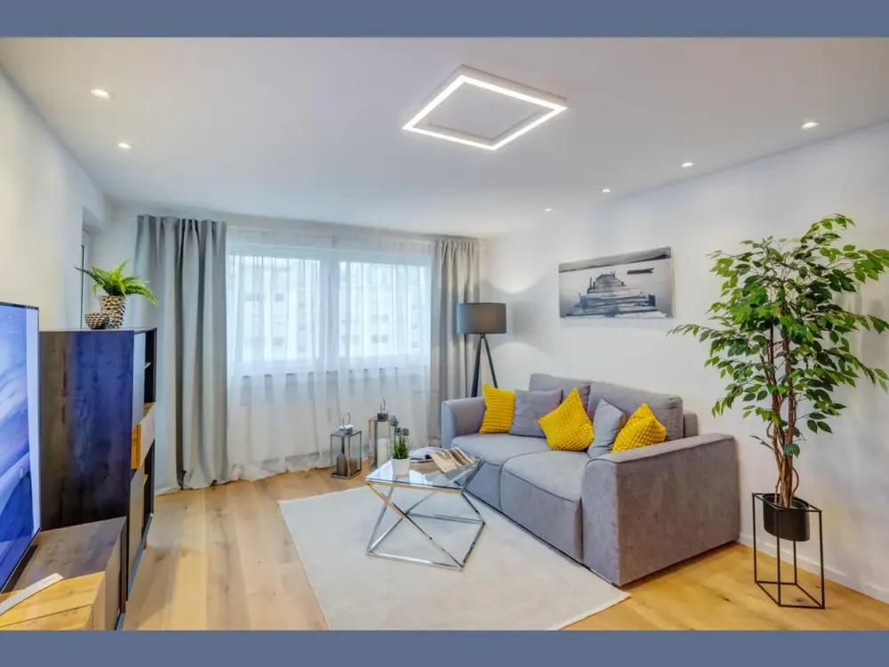 Möbliert: Schöne Wohnung mit Schwimmbad und Sauna