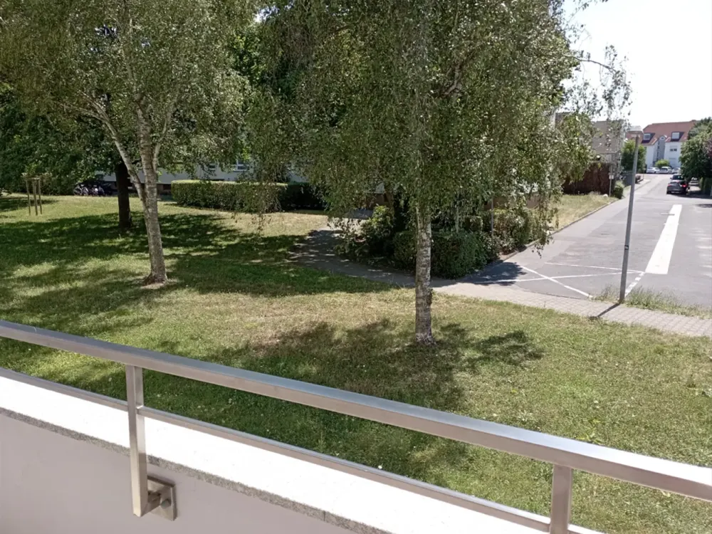 Helle, voll renovierte 4-Zimmer-Wohnung mit Balkon in der Nähe von Hanau