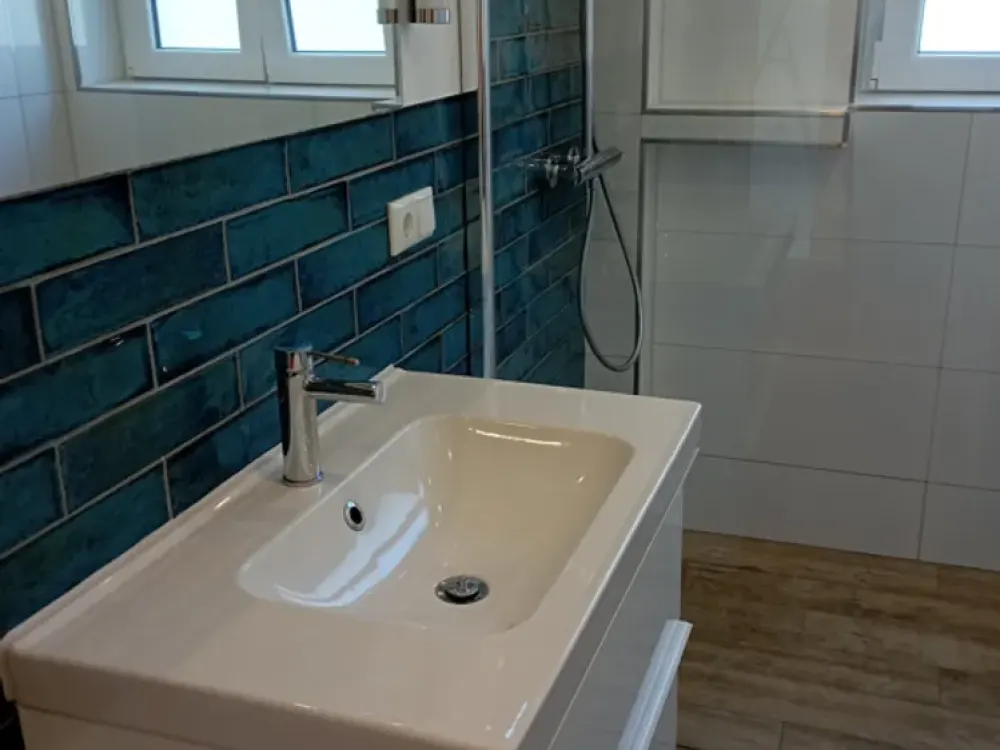 Helle, voll renovierte 4-Zimmer-Wohnung mit Balkon in der Nähe von Hanau