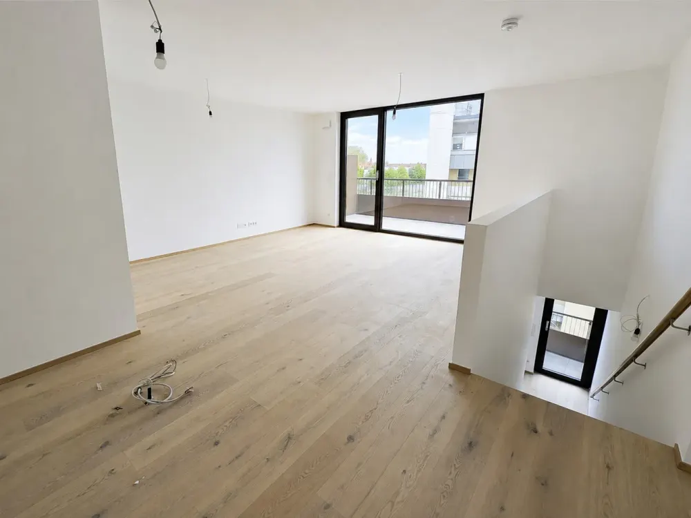 4-Room Maisonette in Schwabing with Living Area at the Top and Two Roof Terraces (4.13)
