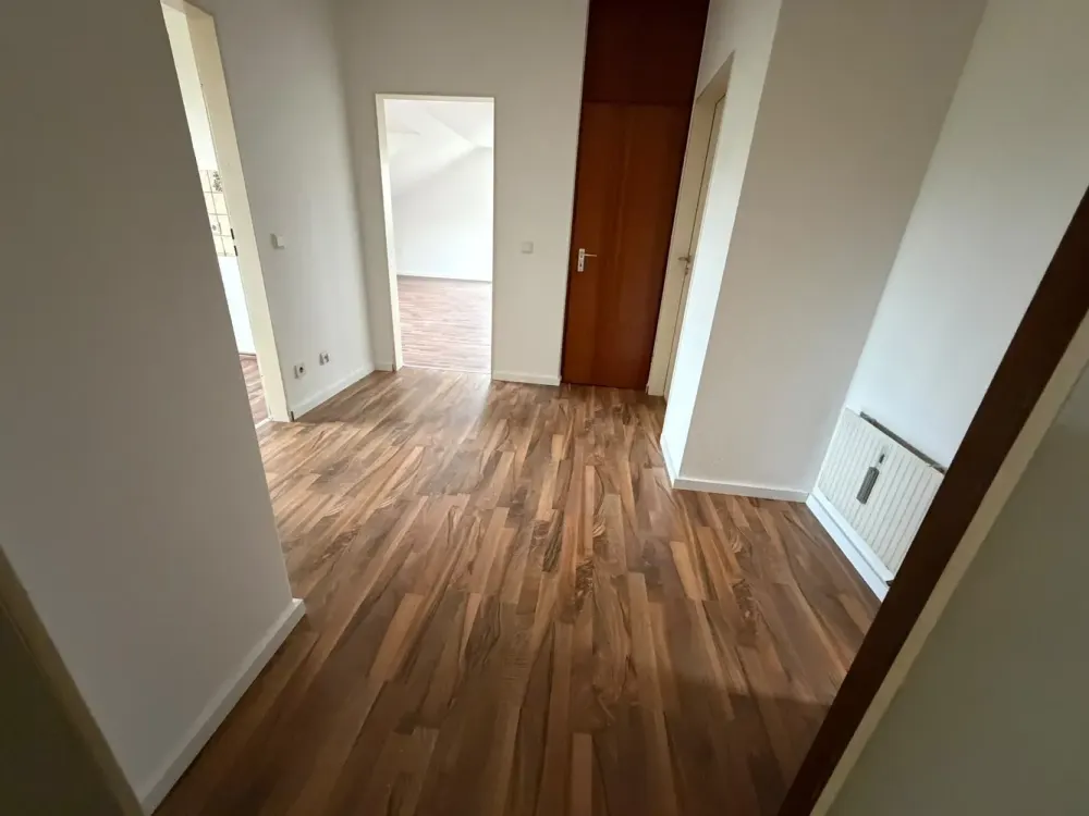 Helle 3,5 Zi. Whg. mit Dusche u. Badewanne, DG, Aufzug