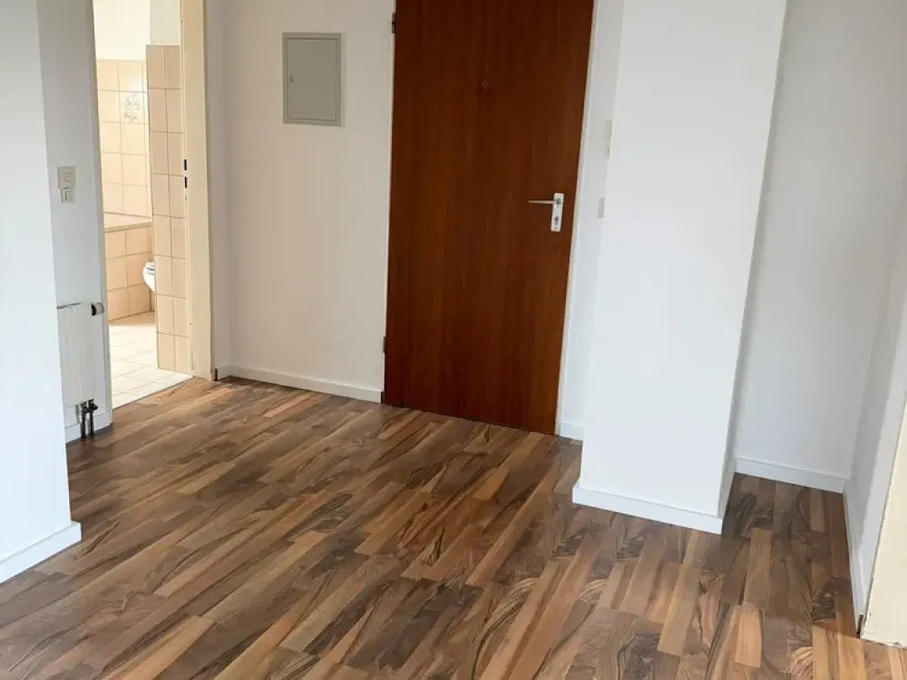 Helle 3,5 Zi. Whg. mit Dusche u. Badewanne, DG, Aufzug