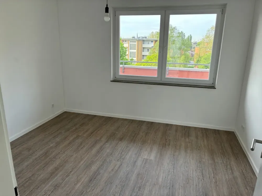 !!!1600/47202/125 " Aufzug nach oben - 4. OG - 2 Zimmer mit Ausblick!!!