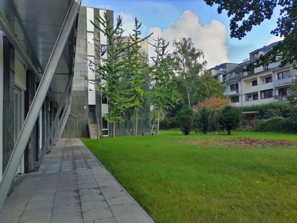 Sommer-Spezial: Möbliertes Apartment mit Balkon in Düsseldorf- Rath!
