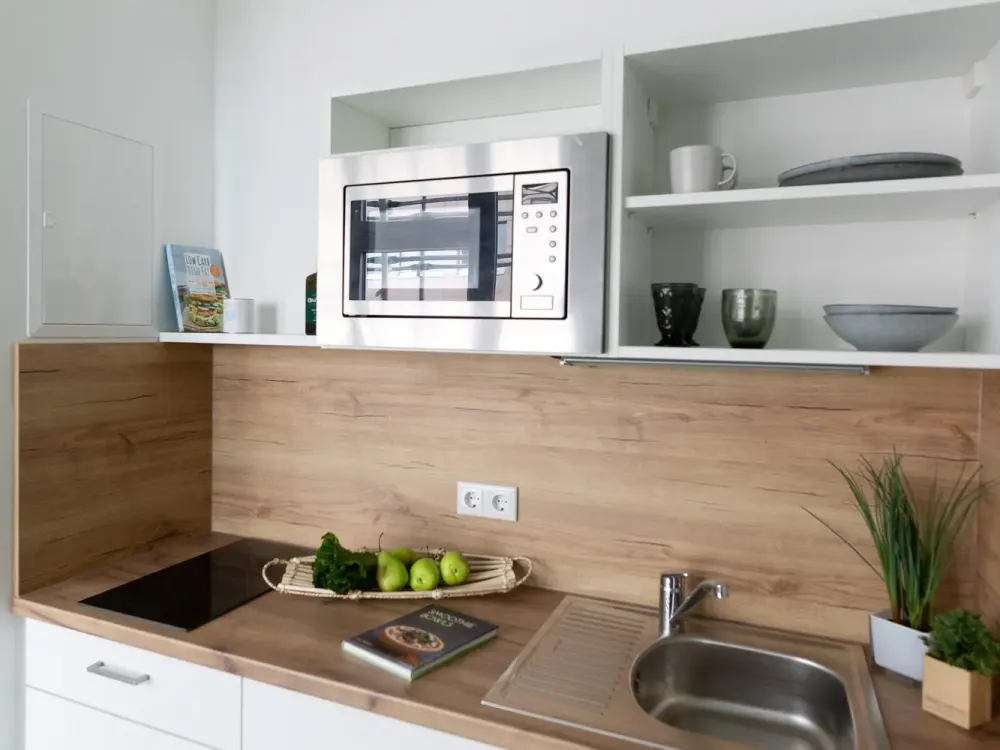 Sommer-Spezial: Möbliertes Apartment mit Balkon in Düsseldorf- Rath!
