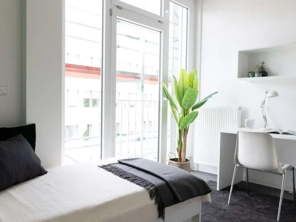 Sommer-Spezial: Möbliertes Apartment mit Balkon in Düsseldorf- Rath!