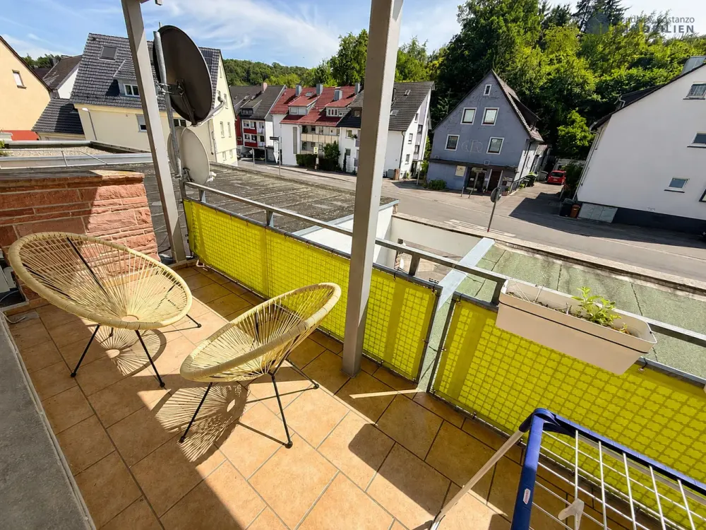 FOR FEELING GOOD: * Cozy 3-room apartment in S-Rohracker * Fitted kitchen * Daylight bathroom * Cellar * Balcony * Garage *