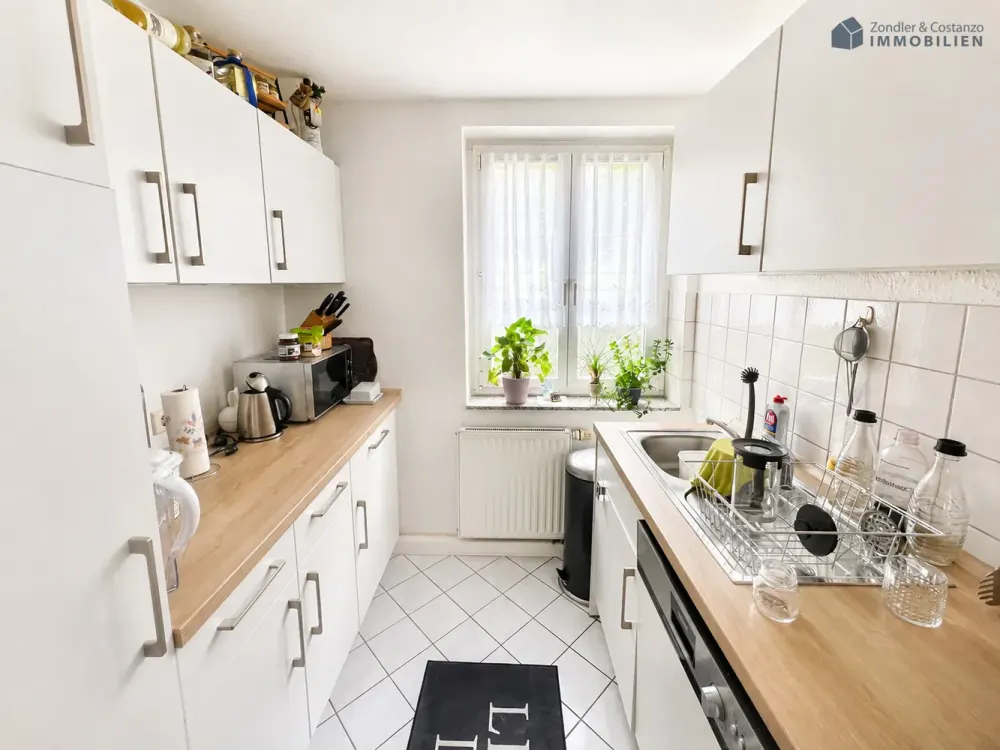 FOR FEELING GOOD: * Cozy 3-room apartment in S-Rohracker * Fitted kitchen * Daylight bathroom * Cellar * Balcony * Garage *