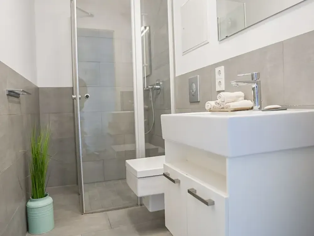 All Inclusive in the Heart of Stuttgart: Furnished Apartment with Garden Area and Underground Parking Space