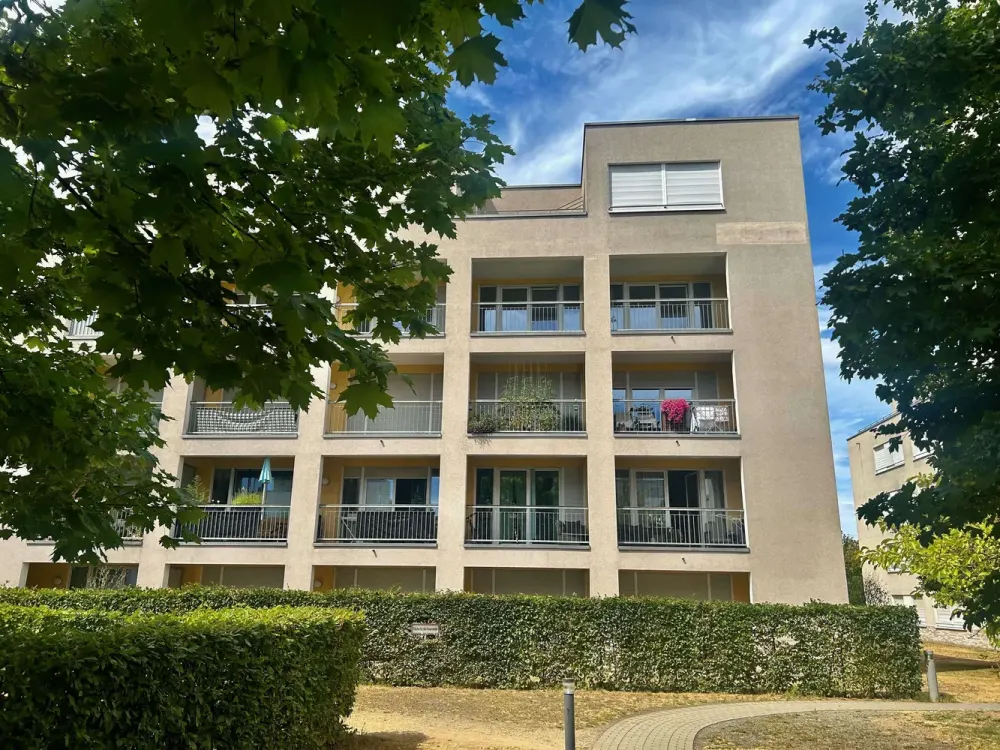 Light, Space and Comfort - 4-Room Apartment with Two Loggias at Riedberg