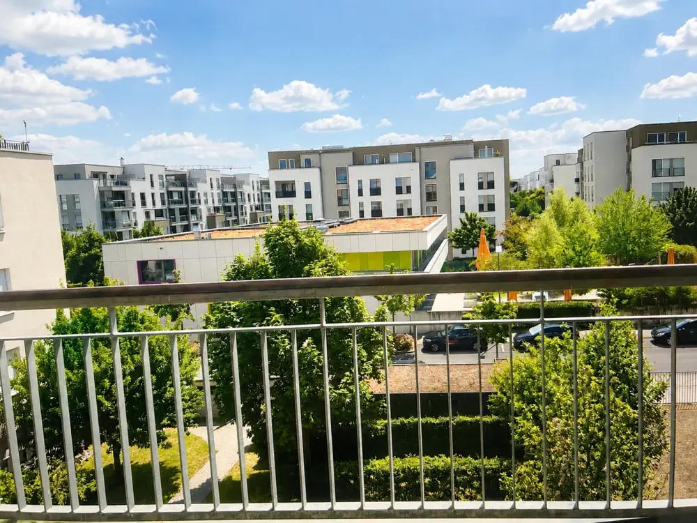 Light, Space and Comfort - 4-Room Apartment with Two Loggias at Riedberg