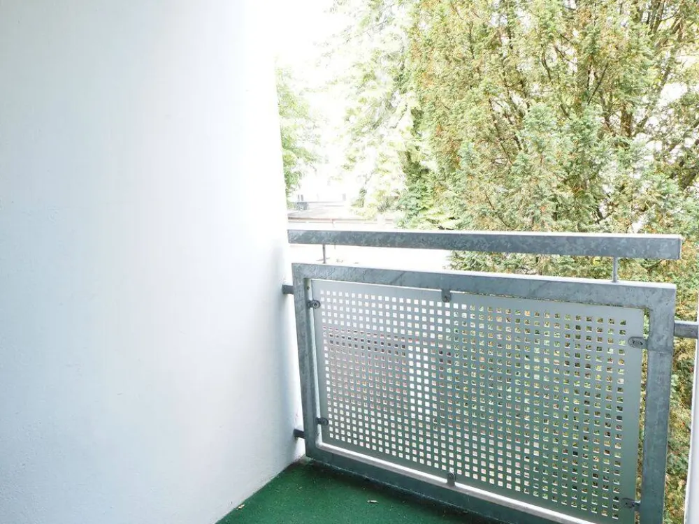 Charmante und helle 3-Zimmerwohnung mit moderner neuer Einbauküche, 2 x Balkon und Loggia in einem der schönsten Stadtteile von Nürnberg