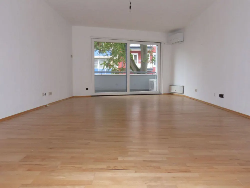 Charmante und helle 3-Zimmerwohnung mit moderner neuer Einbauküche, 2 x Balkon und Loggia in einem der schönsten Stadtteile von Nürnberg