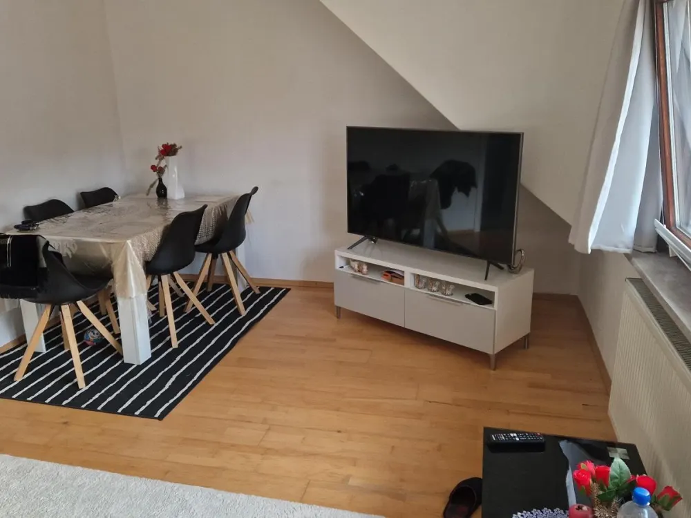 Schöne Dachgeschosswohnung in Neustadt