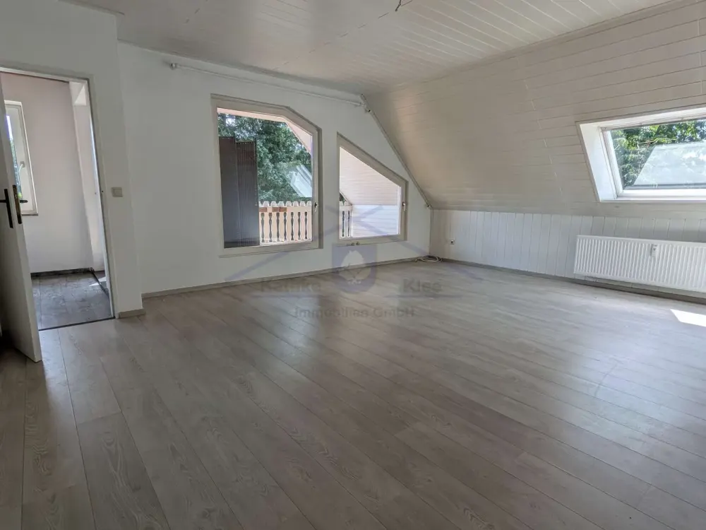 Available from 01.12.2026: Spacious Maisonette Apartment with Garage & Outdoor Parking in Oyten-Sagehorn
