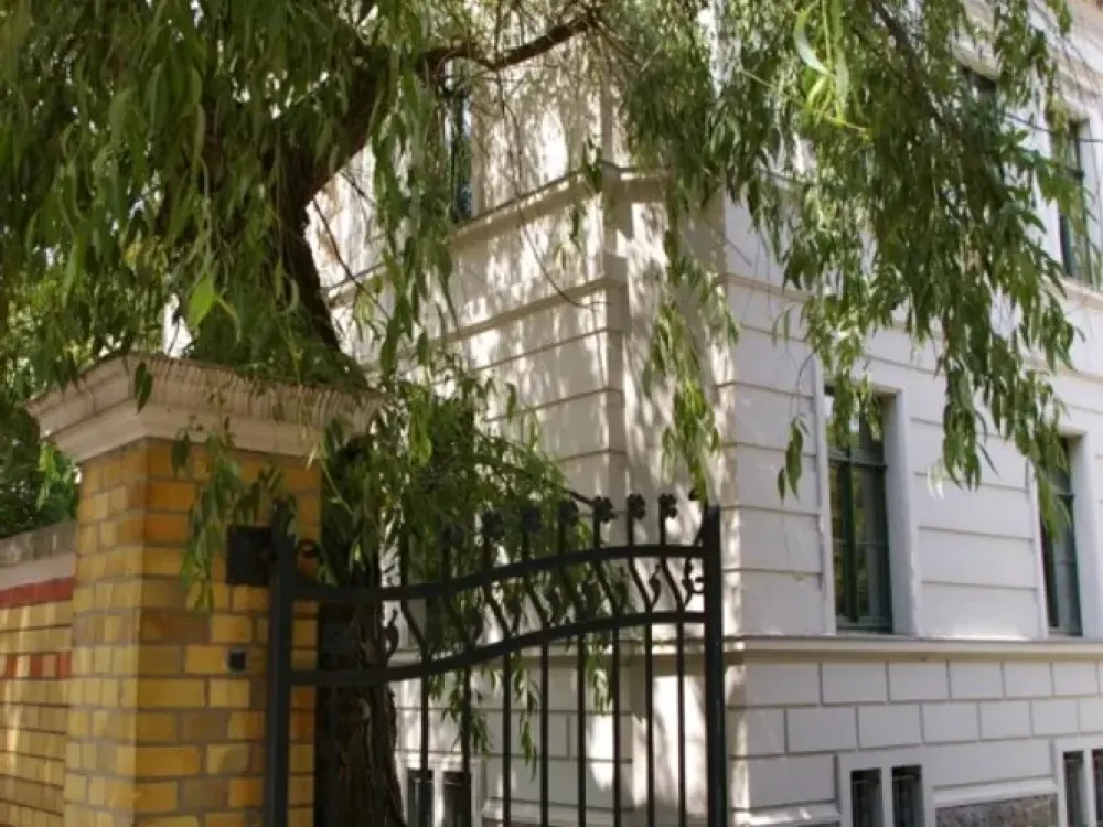 2-Zimmerwohnung im Seitengebäude mit direkt Zugang zum Karl-Heine-Kanal !
