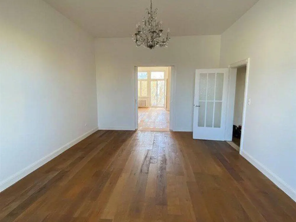 3-Zimmer-Wohnung, Altbau mit Balkon und Einbauküche in Frankfurt am Main