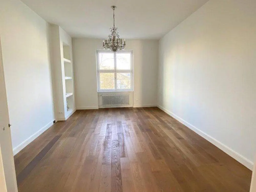 3-Zimmer-Wohnung, Altbau mit Balkon und Einbauküche in Frankfurt am Main