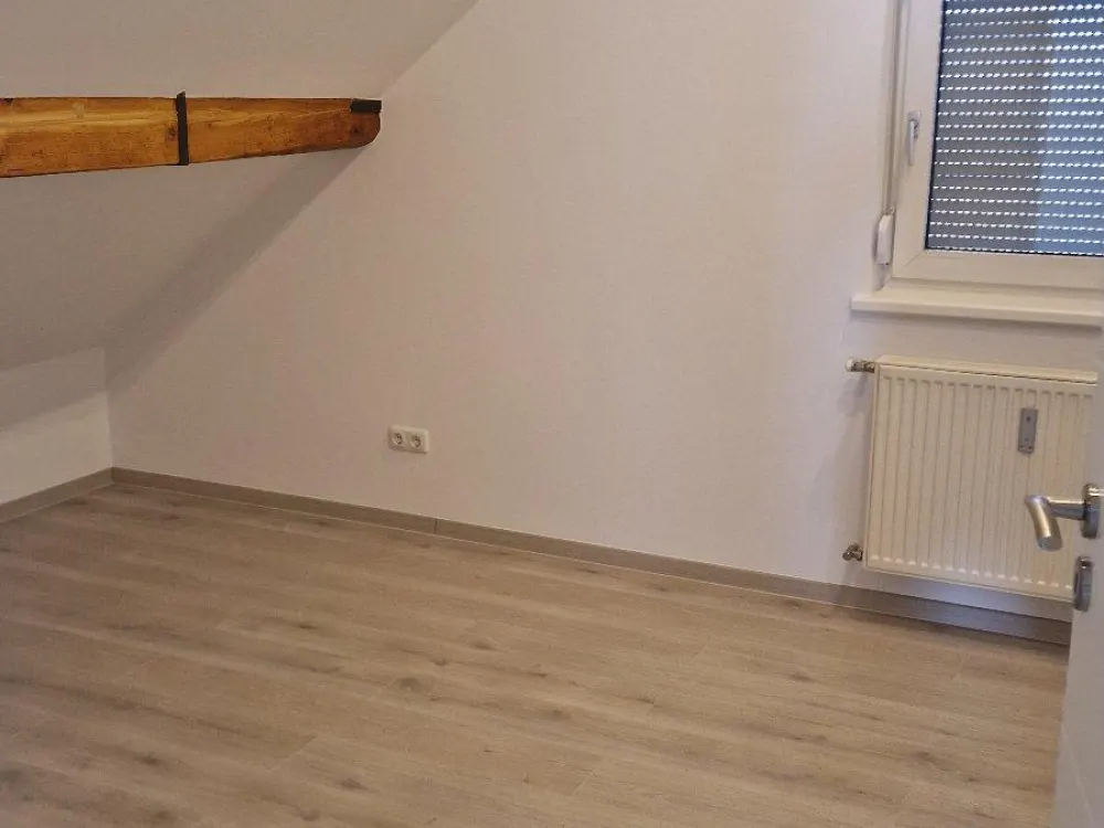Dachgeschoss Wohnung im dreifamilien Haus