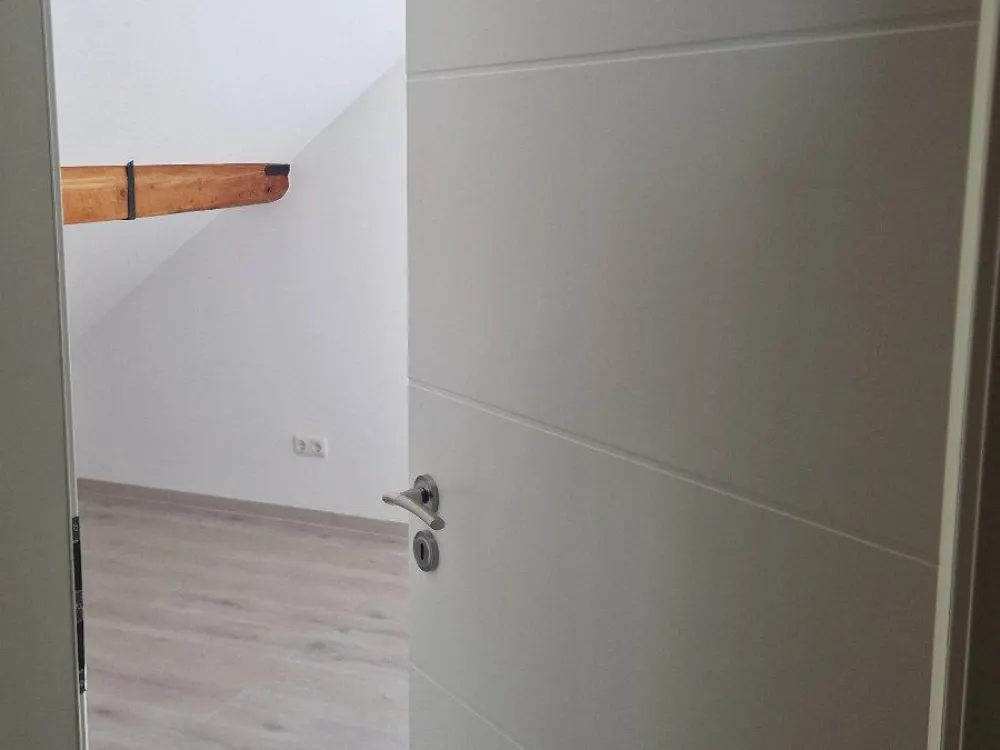 Dachgeschoss Wohnung im dreifamilien Haus