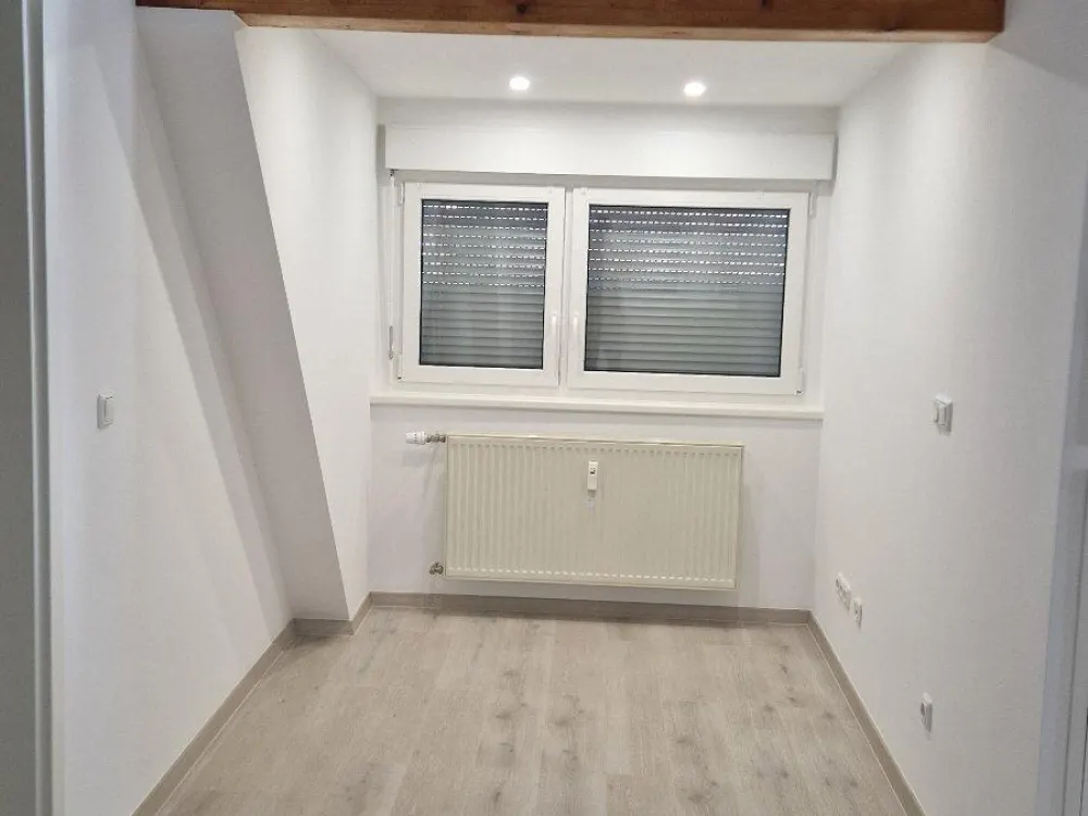 Dachgeschoss Wohnung im dreifamilien Haus
