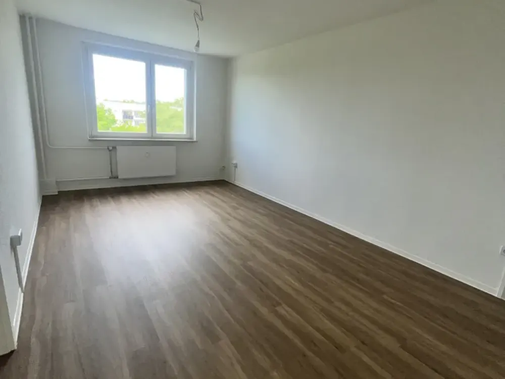 Große, helle 2-Zimmer-Wohnung mit Balkon und Wannenbad!
