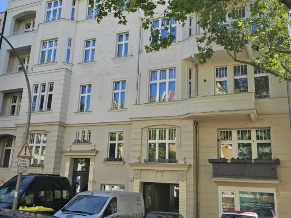 TOP SANIERTE 2-Zimmer-Komfort-Altbau-WE, Balkon, Zuzahlung für EBK, Grünlage, Gartenhaus, Aufzug