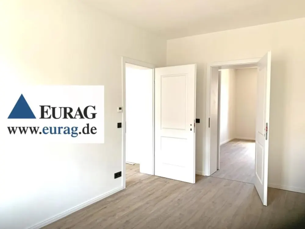 N-Steinbühl: Erstbezug! Attraktive 3-Zi-Whg., 3.OG (m.A.), Einbauküche, Kühlung, Balkon, Stpl.