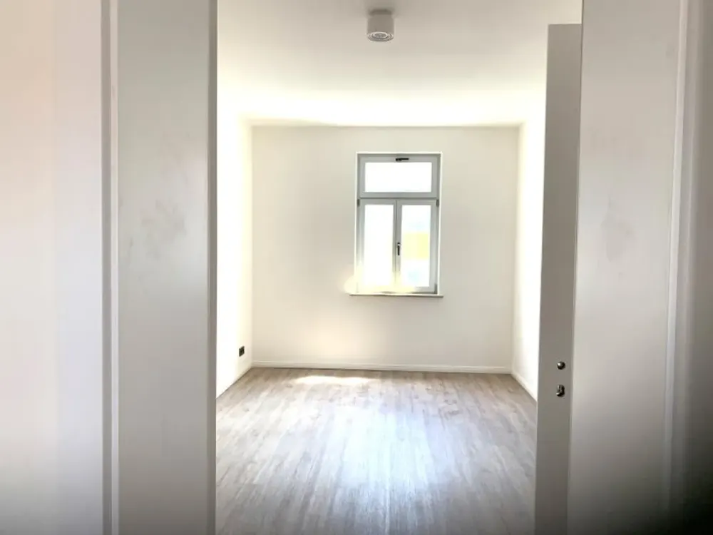 N-Steinbühl: Erstbezug! Attraktive 3-Zi-Whg., 3.OG (m.A.), Einbauküche, Kühlung, Balkon, Stpl.