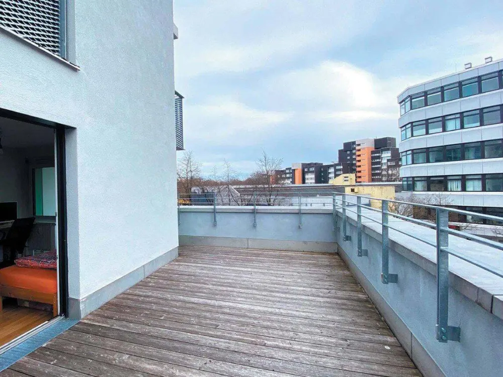 Helle 1-Zimmer Wohnung mit großzügiger Dachterrasse + Tiefgarage