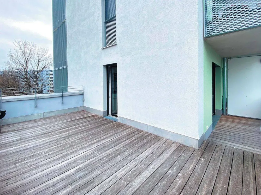 Helle 1-Zimmer Wohnung mit großzügiger Dachterrasse + Tiefgarage