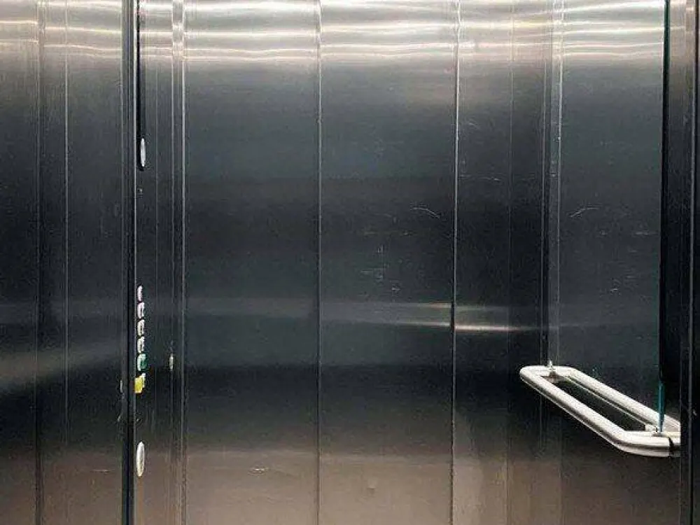 Helle 1-Zimmer Wohnung mit großzügiger Dachterrasse + Tiefgarage