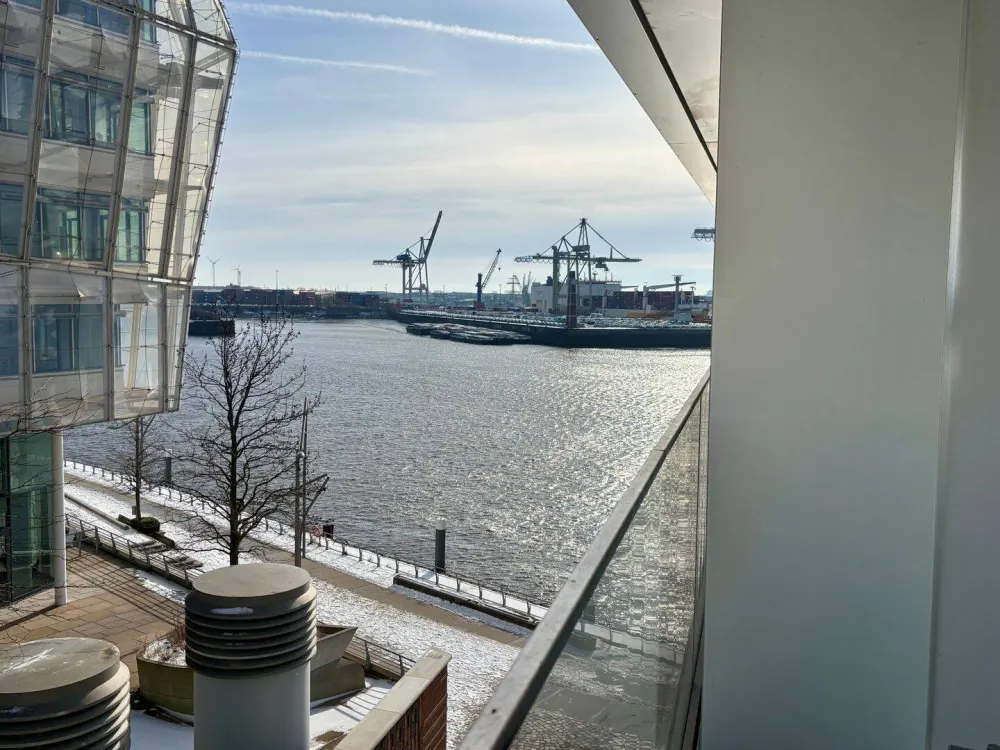 Maritimes Wohnen mit Elbblick im Luxustower FiftyNine Strandkai // Bestlage HafenCity