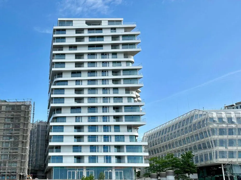 Maritimes Wohnen mit Elbblick im Luxustower FiftyNine Strandkai // Bestlage HafenCity