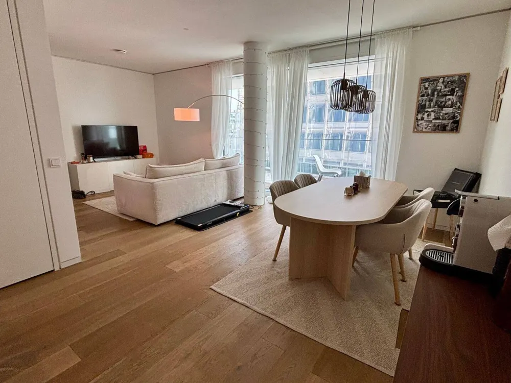 Maritimes Wohnen mit Elbblick im Luxustower FiftyNine Strandkai // Bestlage HafenCity