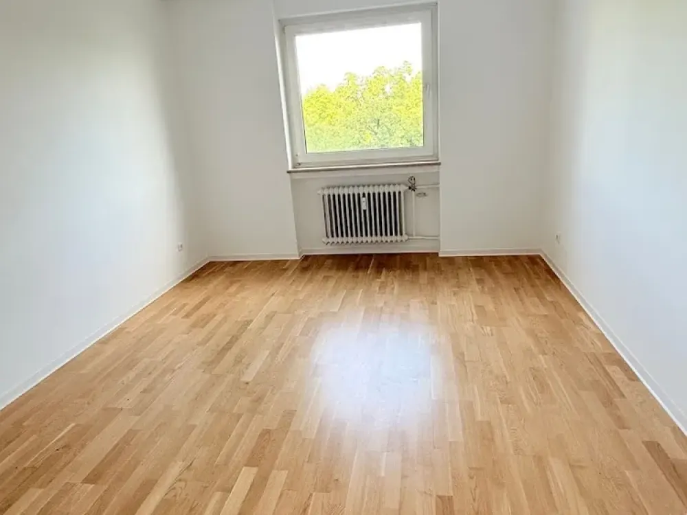 Großzügige 3-Zimmer-Wohnung mit neuer Einbauküche und Balkon