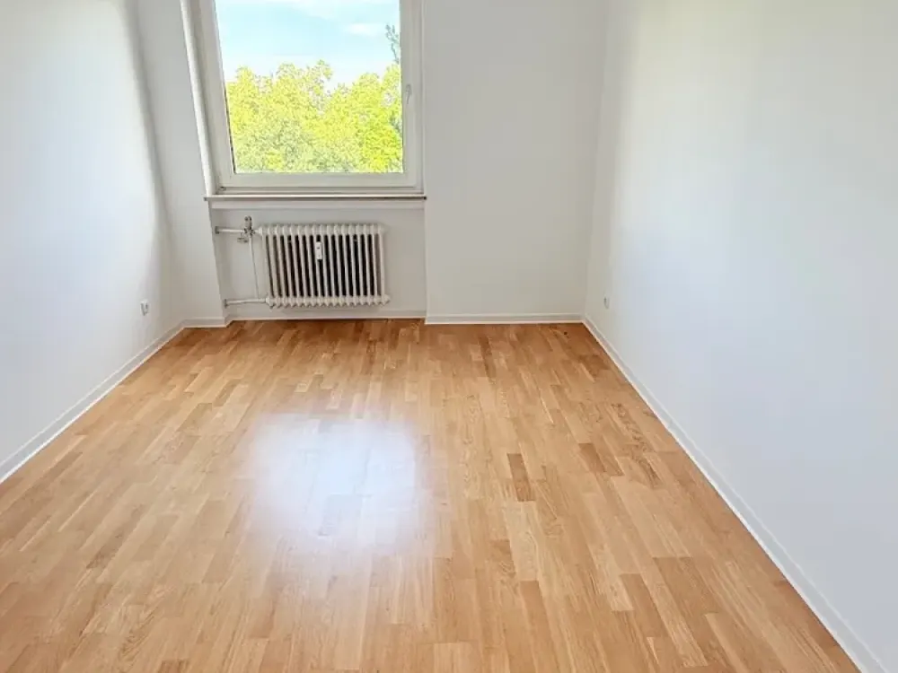 Großzügige 3-Zimmer-Wohnung mit neuer Einbauküche und Balkon
