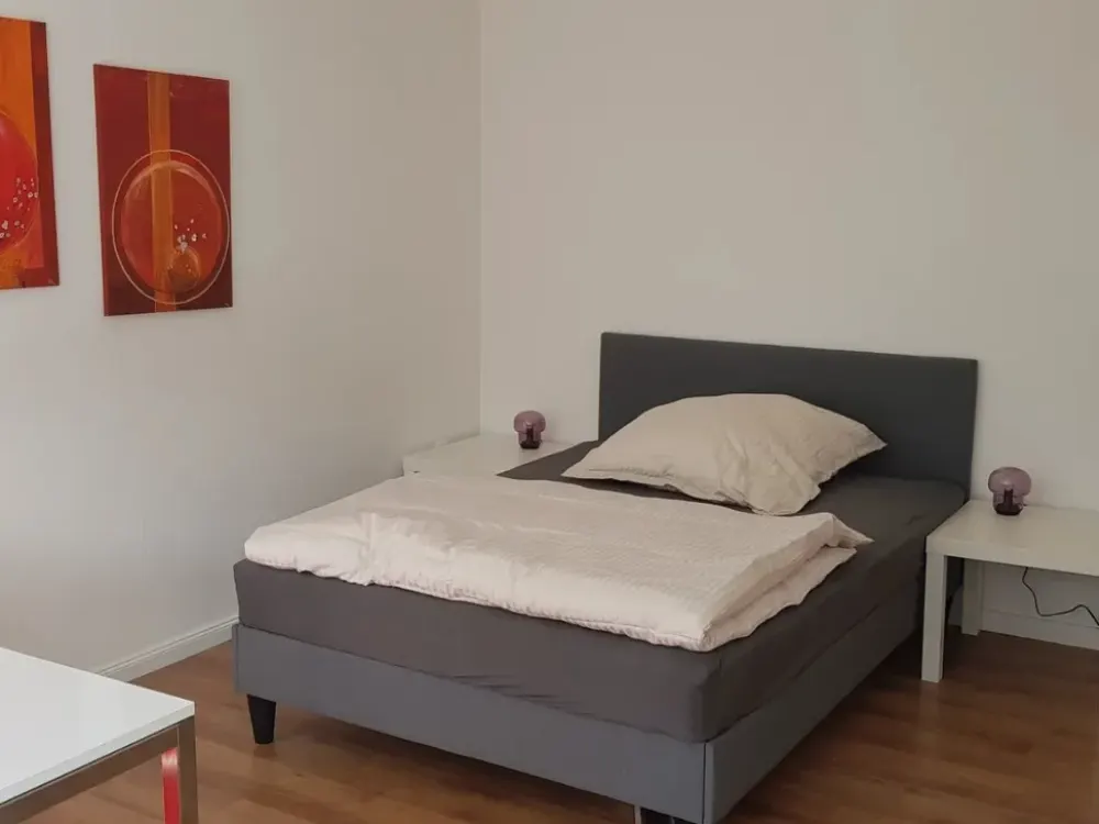 Möblierte 2-Zimmer-Wohnung mit großer Küche in Deutz, kurzfristige Anmietung möglich
