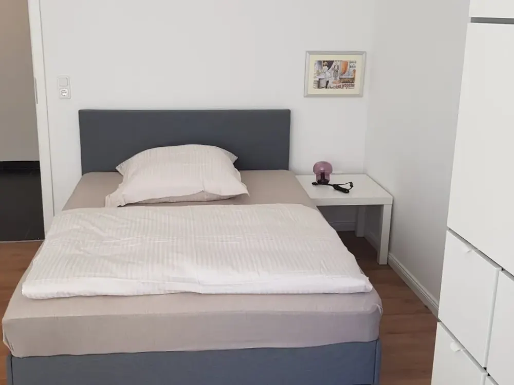 Möblierte 2-Zimmer-Wohnung mit großer Küche in Deutz, kurzfristige Anmietung möglich