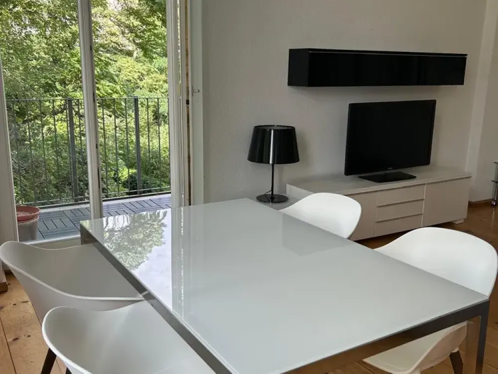 Möblierte Altbauwohnung in bester Kiezlage am Mauerpark // Furnished Apartment near Mauerpark