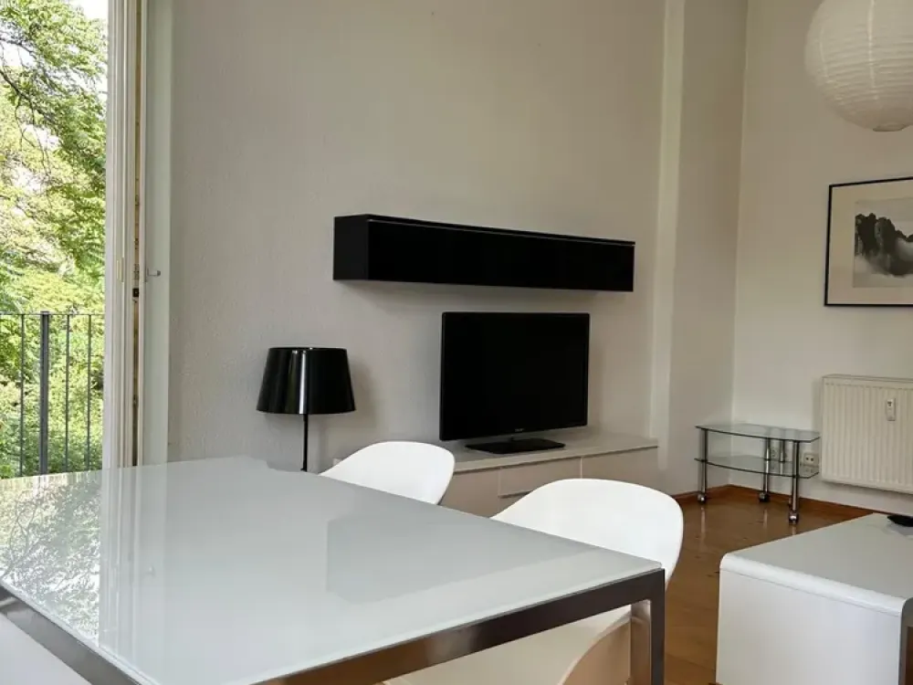 Möblierte Altbauwohnung in bester Kiezlage am Mauerpark // Furnished Apartment near Mauerpark