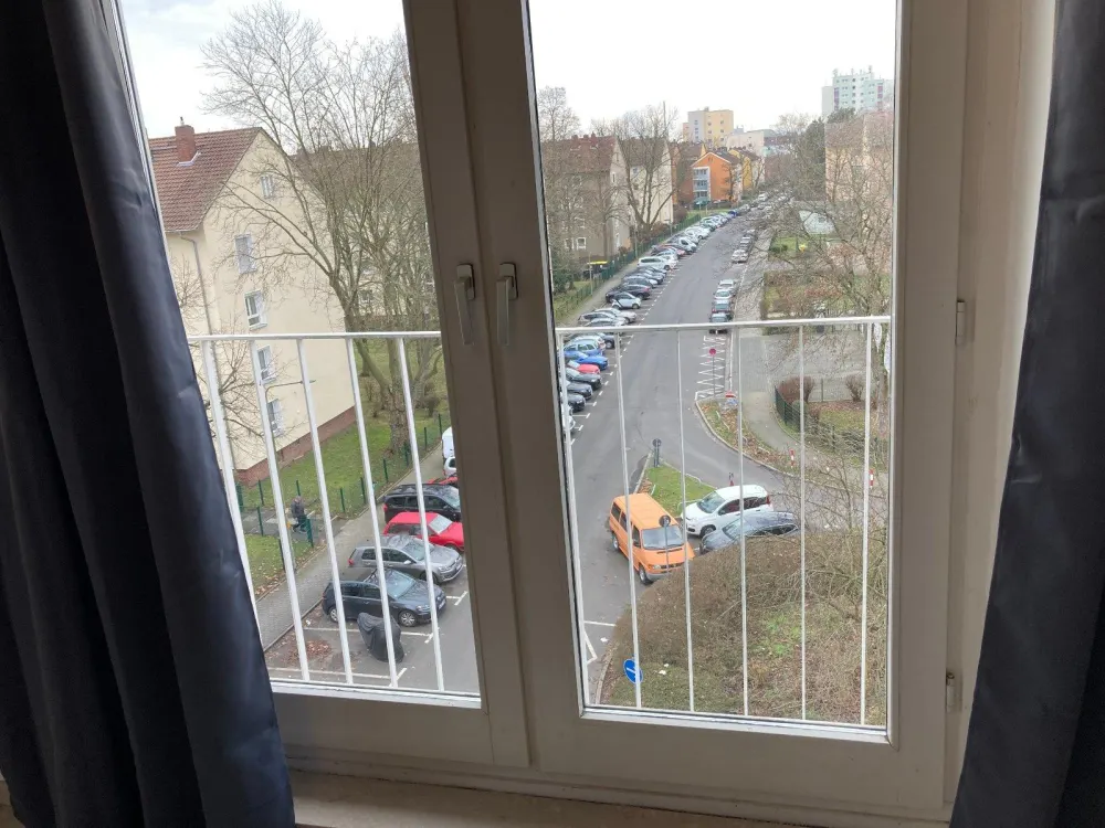 Gepflegte Wohnung 2 Zimmern (Küche / BAD) sowie Balkon und EBK in
