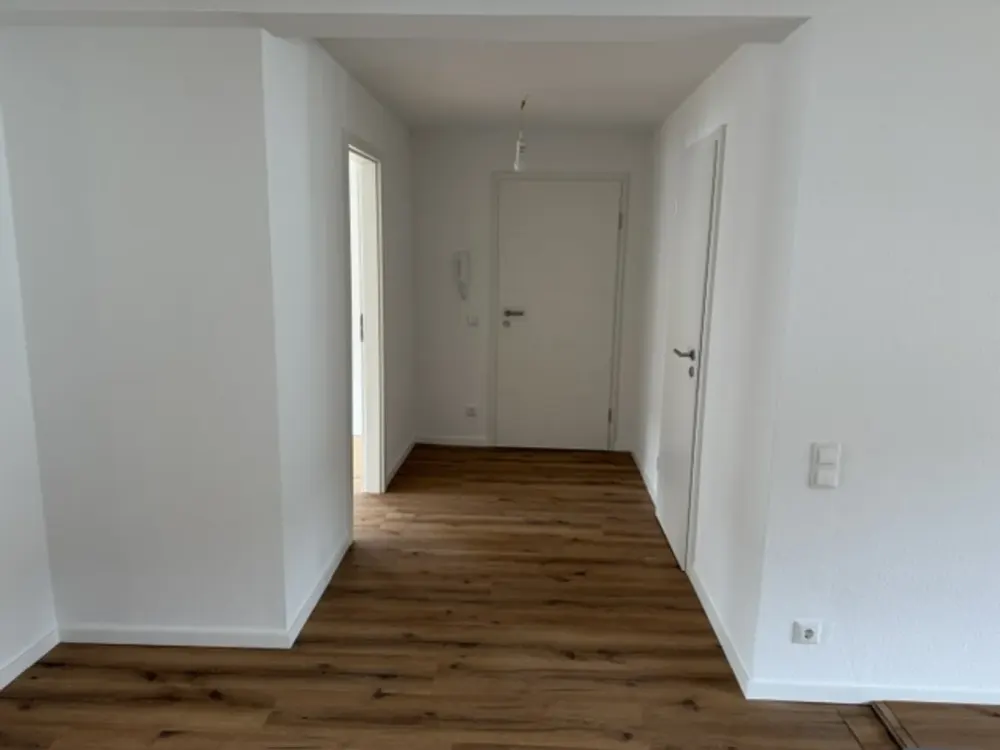 Erstbezug nach Sanierung: Großzügige 4 Zimmer mit Balkon zum Wohlfühlen.